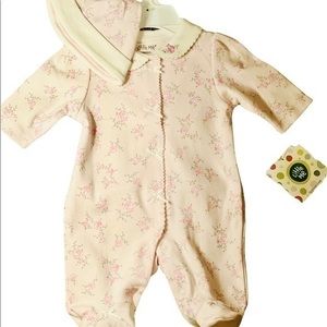 dorable NWT baby girl premie outfit with hat. 
Reasonable offers welcome